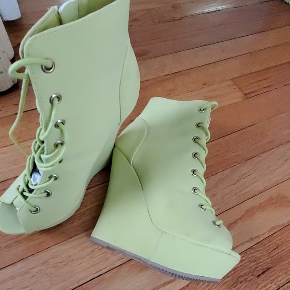 Shoes - Picture 4 of 4